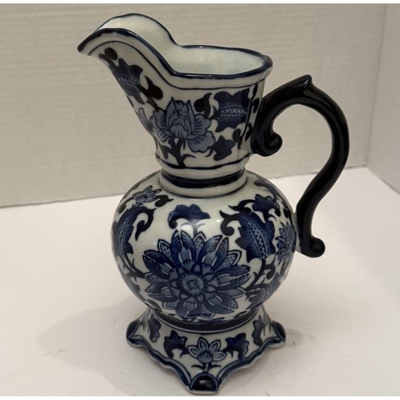 Gorgeous Vintage Blue And White Pitcher 8.75" Tall - Picture 7 of 8